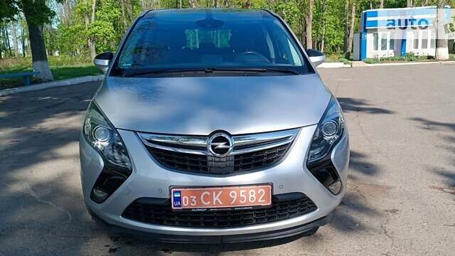 Серый Опель Zafira Tourer, объемом двигателя 2 л и пробегом 265 тыс. км за 10500 $, фото 1 на Automoto.ua