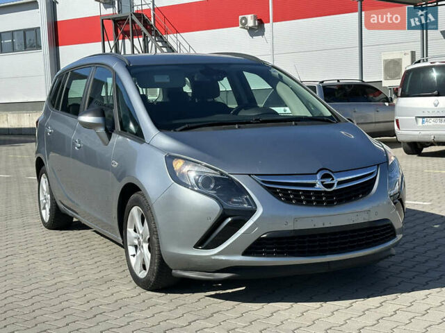Серый Опель Zafira Tourer, объемом двигателя 2 л и пробегом 227 тыс. км за 8399 $, фото 2 на Automoto.ua