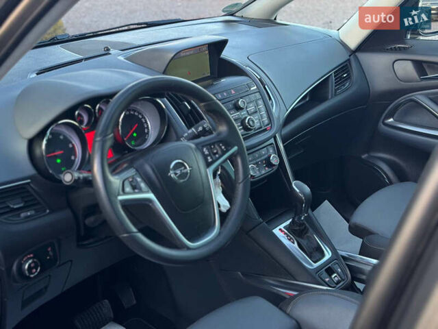 Серый Опель Zafira Tourer, объемом двигателя 2 л и пробегом 240 тыс. км за 11690 $, фото 45 на Automoto.ua