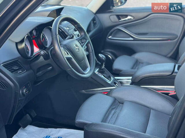 Серый Опель Zafira Tourer, объемом двигателя 2 л и пробегом 240 тыс. км за 11690 $, фото 43 на Automoto.ua