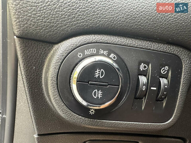 Серый Опель Zafira Tourer, объемом двигателя 2 л и пробегом 219 тыс. км за 10470 $, фото 48 на Automoto.ua