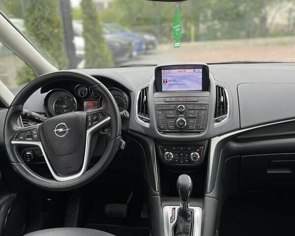Серый Опель Zafira Tourer, объемом двигателя 2 л и пробегом 195 тыс. км за 11555 $, фото 29 на Automoto.ua