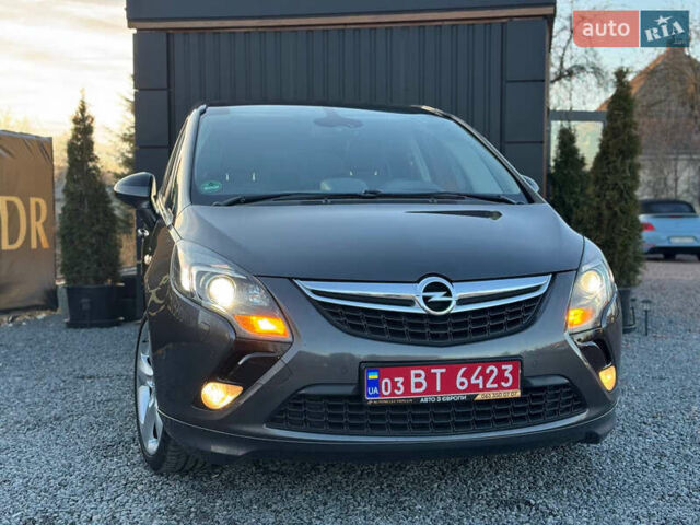 Серый Опель Zafira Tourer, объемом двигателя 2 л и пробегом 240 тыс. км за 11690 $, фото 1 на Automoto.ua