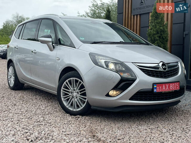 Серый Опель Zafira Tourer, объемом двигателя 2 л и пробегом 195 тыс. км за 11555 $, фото 1 на Automoto.ua
