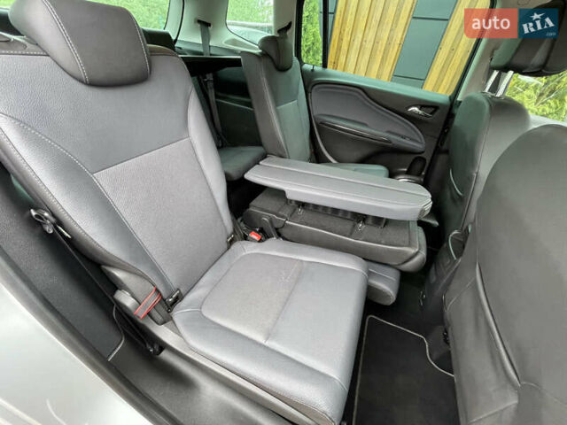 Серый Опель Zafira Tourer, объемом двигателя 2 л и пробегом 195 тыс. км за 11555 $, фото 48 на Automoto.ua