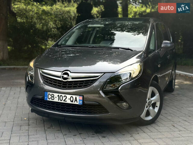 Серый Опель Zafira Tourer, объемом двигателя 2 л и пробегом 219 тыс. км за 10470 $, фото 1 на Automoto.ua