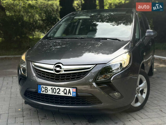 Серый Опель Zafira Tourer, объемом двигателя 2 л и пробегом 219 тыс. км за 10470 $, фото 7 на Automoto.ua