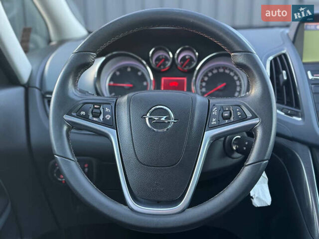 Серый Опель Zafira Tourer, объемом двигателя 2 л и пробегом 240 тыс. км за 11690 $, фото 54 на Automoto.ua