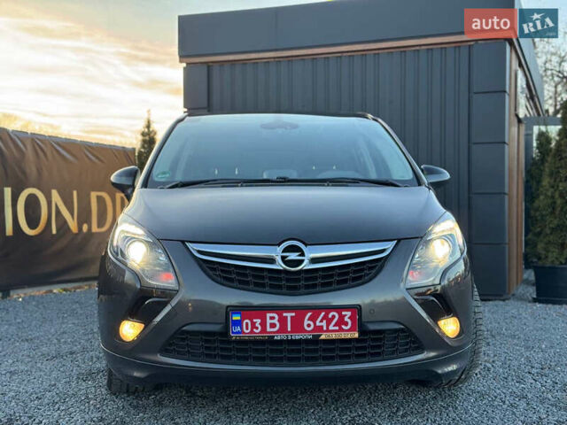 Серый Опель Zafira Tourer, объемом двигателя 2 л и пробегом 240 тыс. км за 11690 $, фото 2 на Automoto.ua