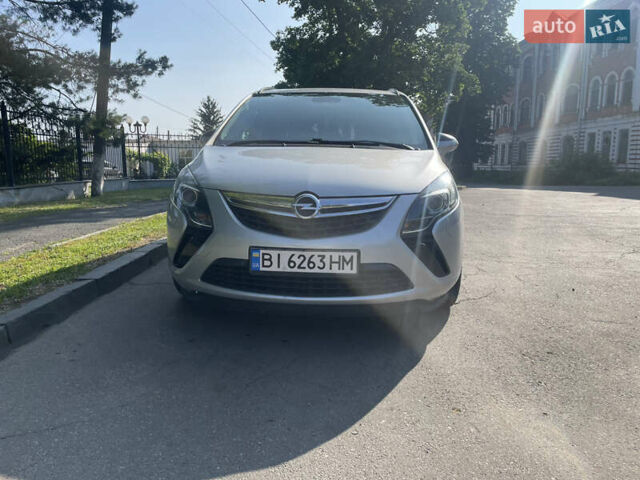 Опель Zafira Tourer 2012 в Полтаве на Automoto.ua Серый Опель Zafira Tourer, объемом двигателя 2 л и пробегом 208 тыс. км за 9800 $, фото 2 на Automoto.ua
