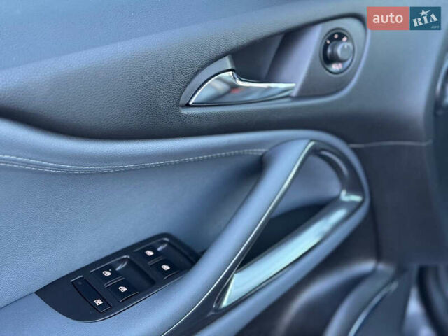 Серый Опель Zafira Tourer, объемом двигателя 2 л и пробегом 240 тыс. км за 11690 $, фото 42 на Automoto.ua