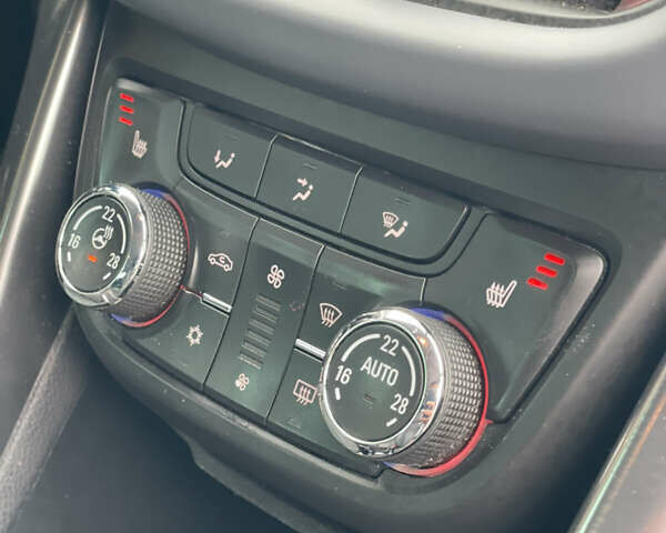 Серый Опель Zafira Tourer, объемом двигателя 2 л и пробегом 195 тыс. км за 11555 $, фото 41 на Automoto.ua