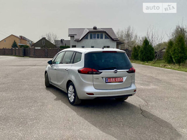 Серый Опель Zafira Tourer, объемом двигателя 2 л и пробегом 221 тыс. км за 10300 $, фото 4 на Automoto.ua