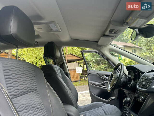 Серый Опель Zafira Tourer, объемом двигателя 2 л и пробегом 219 тыс. км за 10470 $, фото 22 на Automoto.ua