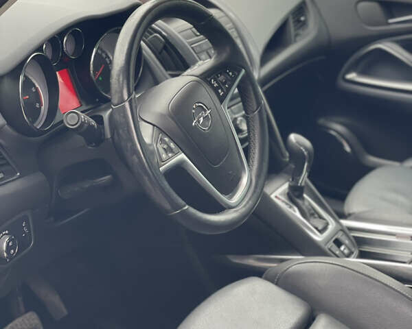 Серый Опель Zafira Tourer, объемом двигателя 2 л и пробегом 195 тыс. км за 11555 $, фото 30 на Automoto.ua