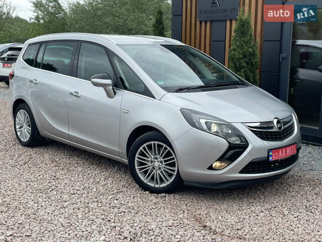 Серый Опель Zafira Tourer, объемом двигателя 2 л и пробегом 195 тыс. км за 11555 $, фото 2 на Automoto.ua