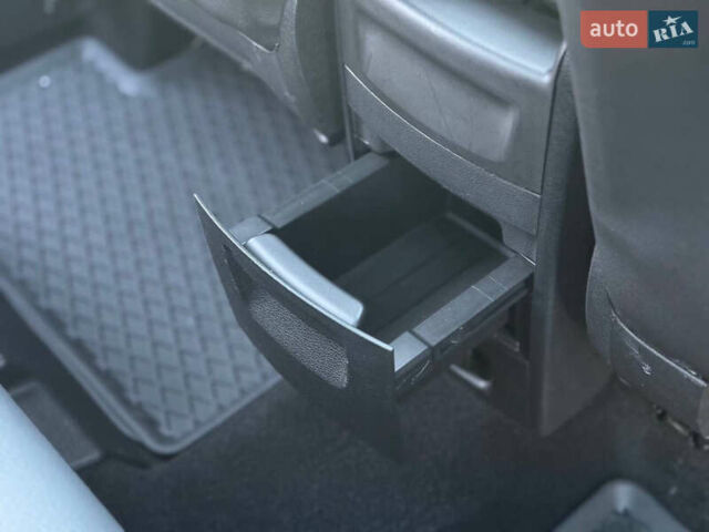 Серый Опель Zafira Tourer, объемом двигателя 2 л и пробегом 240 тыс. км за 11690 $, фото 37 на Automoto.ua