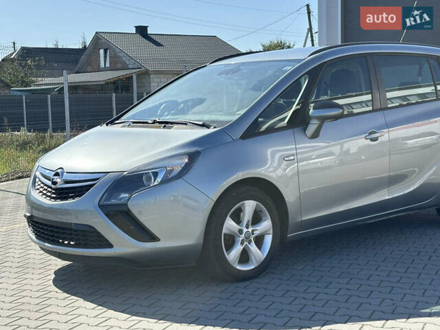 Серый Опель Zafira Tourer, объемом двигателя 2 л и пробегом 227 тыс. км за 8399 $, фото 3 на Automoto.ua