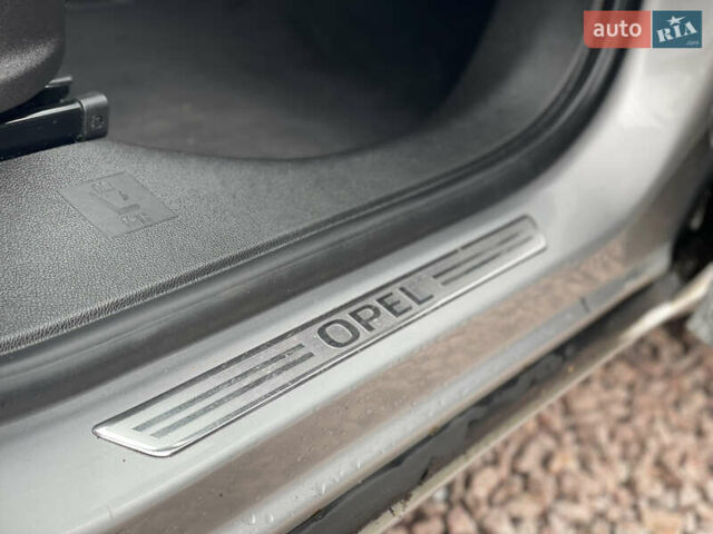 Серый Опель Zafira Tourer, объемом двигателя 2 л и пробегом 195 тыс. км за 11555 $, фото 43 на Automoto.ua