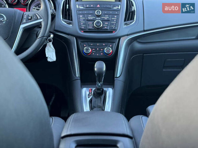 Серый Опель Zafira Tourer, объемом двигателя 2 л и пробегом 240 тыс. км за 11690 $, фото 48 на Automoto.ua