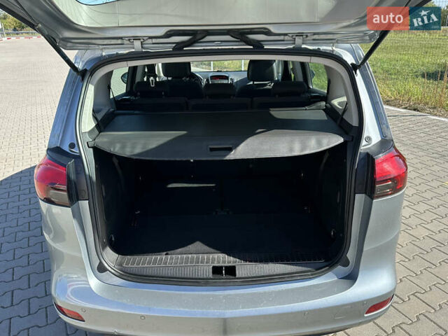 Серый Опель Zafira Tourer, объемом двигателя 2 л и пробегом 227 тыс. км за 8399 $, фото 21 на Automoto.ua