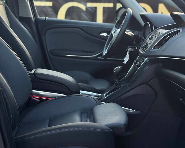 Серый Опель Zafira Tourer, объемом двигателя 2 л и пробегом 240 тыс. км за 11690 $, фото 40 на Automoto.ua