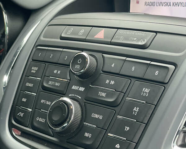 Серый Опель Zafira Tourer, объемом двигателя 2 л и пробегом 195 тыс. км за 11555 $, фото 40 на Automoto.ua