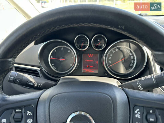 Серый Опель Zafira Tourer, объемом двигателя 2 л и пробегом 227 тыс. км за 8399 $, фото 14 на Automoto.ua