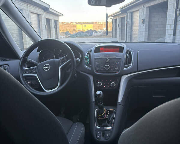 Сірий Опель Zafira Tourer, об'ємом двигуна 2 л та пробігом 211 тис. км за 7999 $, фото 12 на Automoto.ua