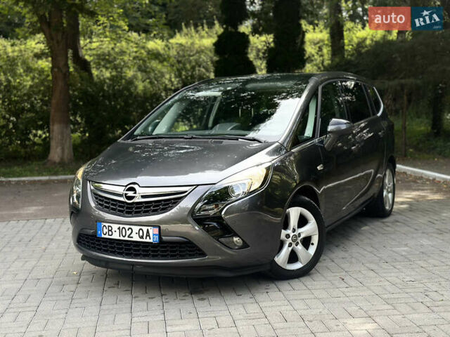 Серый Опель Zafira Tourer, объемом двигателя 2 л и пробегом 219 тыс. км за 10470 $, фото 3 на Automoto.ua