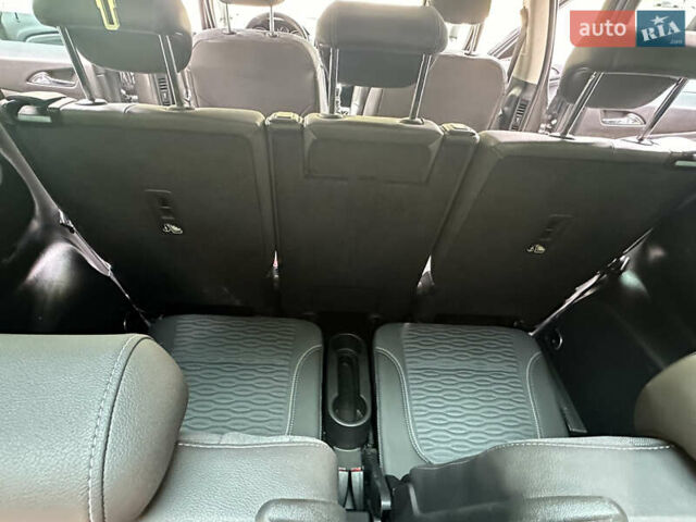 Серый Опель Zafira Tourer, объемом двигателя 2 л и пробегом 219 тыс. км за 10470 $, фото 37 на Automoto.ua