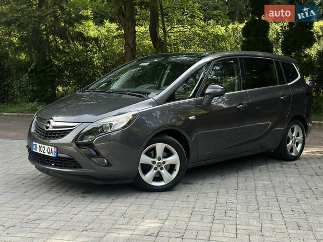 Серый Опель Zafira Tourer, объемом двигателя 2 л и пробегом 219 тыс. км за 10470 $, фото 2 на Automoto.ua