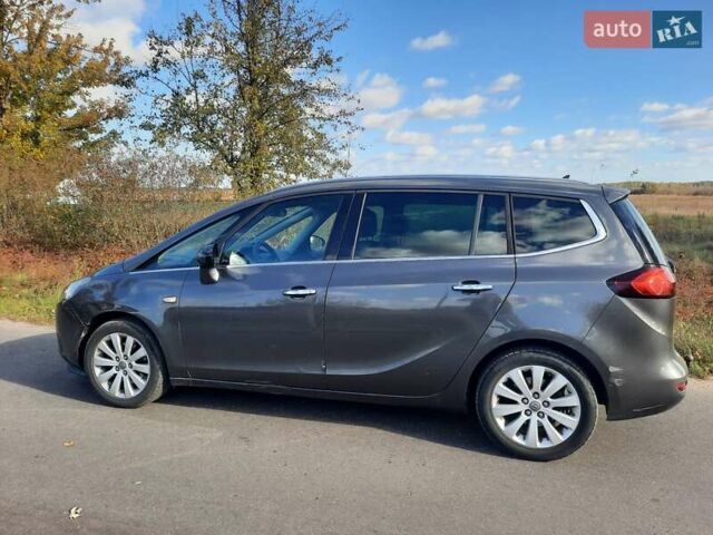 Серый Опель Zafira Tourer, объемом двигателя 2 л и пробегом 278 тыс. км за 8500 $, фото 14 на Automoto.ua