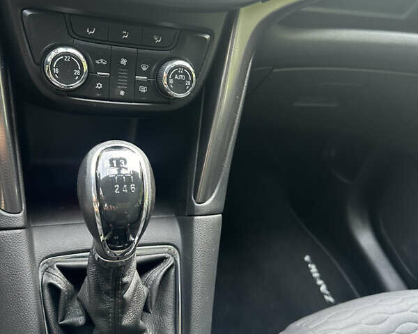 Серый Опель Zafira Tourer, объемом двигателя 2 л и пробегом 219 тыс. км за 10470 $, фото 43 на Automoto.ua