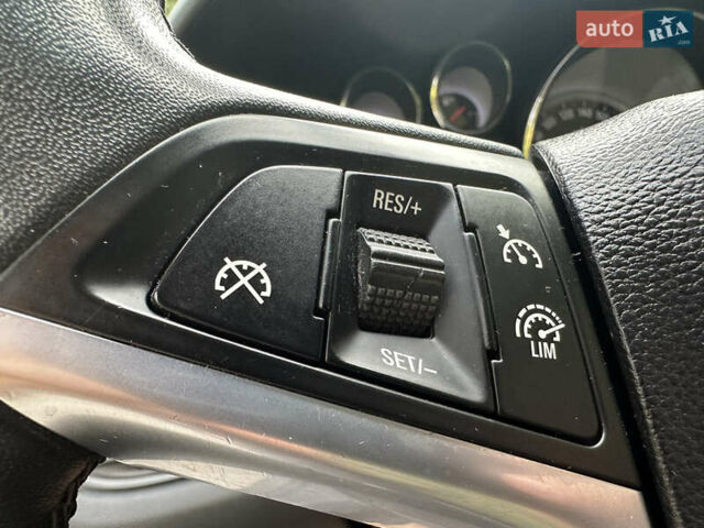 Серый Опель Zafira Tourer, объемом двигателя 2 л и пробегом 219 тыс. км за 10470 $, фото 47 на Automoto.ua