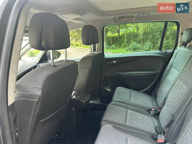 Серый Опель Zafira Tourer, объемом двигателя 2 л и пробегом 219 тыс. км за 10470 $, фото 45 на Automoto.ua