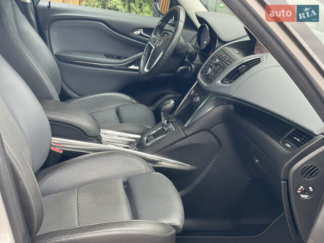 Серый Опель Zafira Tourer, объемом двигателя 2 л и пробегом 195 тыс. км за 11555 $, фото 45 на Automoto.ua