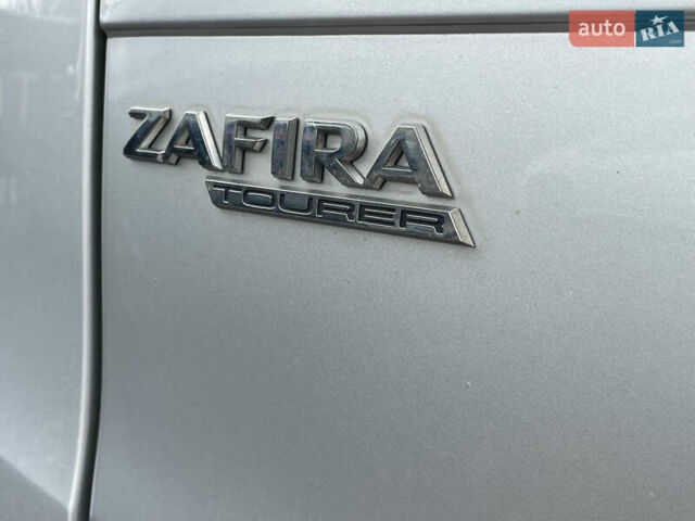 Серый Опель Zafira Tourer, объемом двигателя 2 л и пробегом 195 тыс. км за 11555 $, фото 27 на Automoto.ua