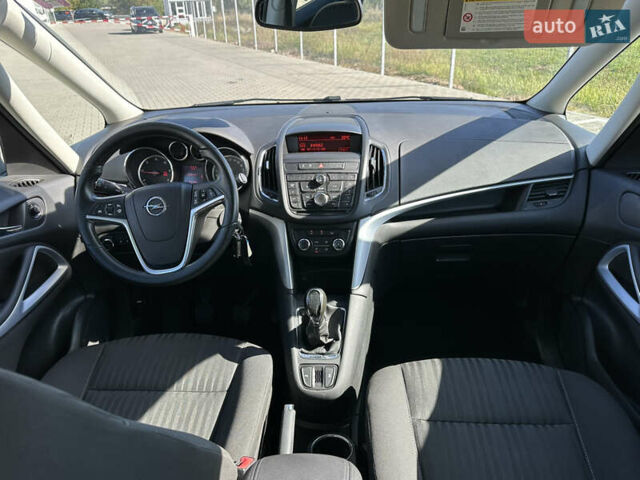 Серый Опель Zafira Tourer, объемом двигателя 2 л и пробегом 227 тыс. км за 8399 $, фото 13 на Automoto.ua