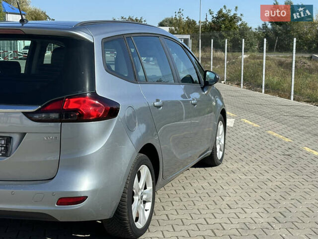 Серый Опель Zafira Tourer, объемом двигателя 2 л и пробегом 227 тыс. км за 8399 $, фото 9 на Automoto.ua