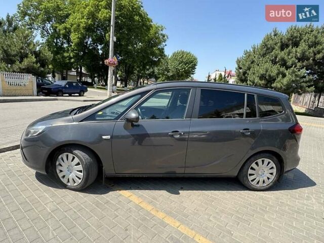 Серый Опель Zafira Tourer, объемом двигателя 1.96 л и пробегом 300 тыс. км за 8700 $, фото 2 на Automoto.ua