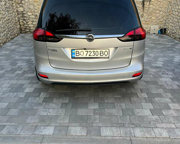 Серый Опель Zafira Tourer, объемом двигателя 2 л и пробегом 132 тыс. км за 10400 $, фото 7 на Automoto.ua