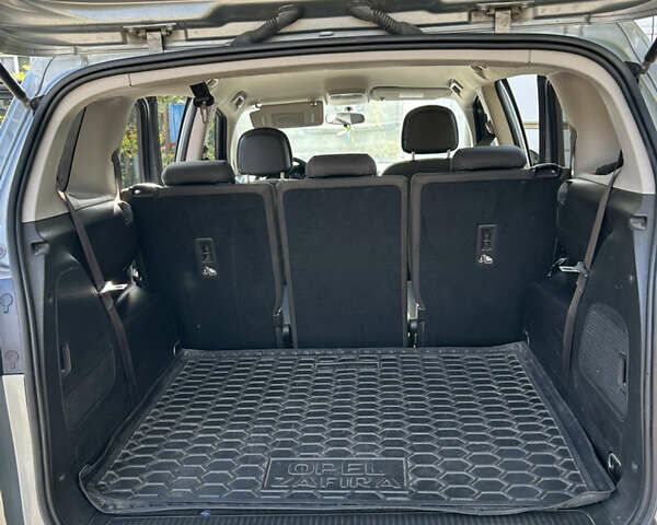 Сірий Опель Zafira Tourer, об'ємом двигуна 1.6 л та пробігом 238 тис. км за 8800 $, фото 3 на Automoto.ua