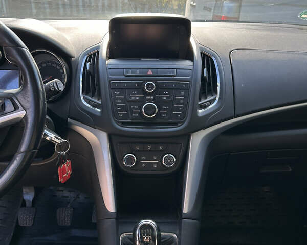 Сірий Опель Zafira Tourer, об'ємом двигуна 1.6 л та пробігом 238 тис. км за 8800 $, фото 1 на Automoto.ua
