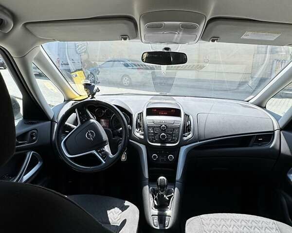 Серый Опель Zafira Tourer, объемом двигателя 1.96 л и пробегом 300 тыс. км за 8700 $, фото 9 на Automoto.ua