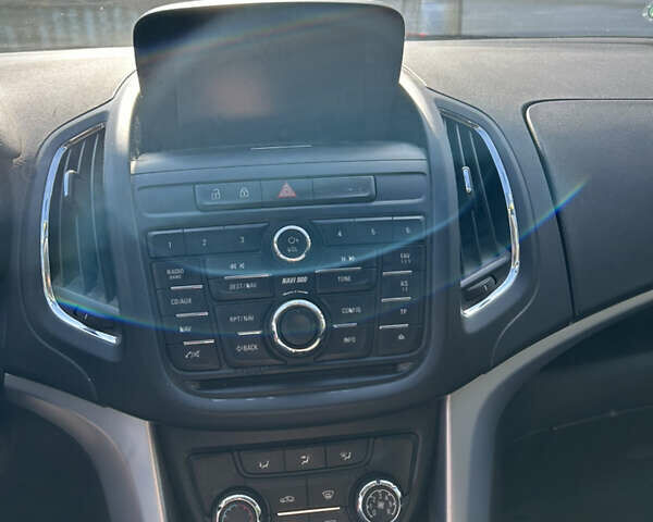 Сірий Опель Zafira Tourer, об'ємом двигуна 1.6 л та пробігом 238 тис. км за 8800 $, фото 2 на Automoto.ua