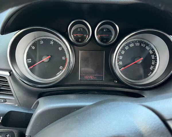 Серый Опель Zafira Tourer, объемом двигателя 2 л и пробегом 132 тыс. км за 10400 $, фото 8 на Automoto.ua
