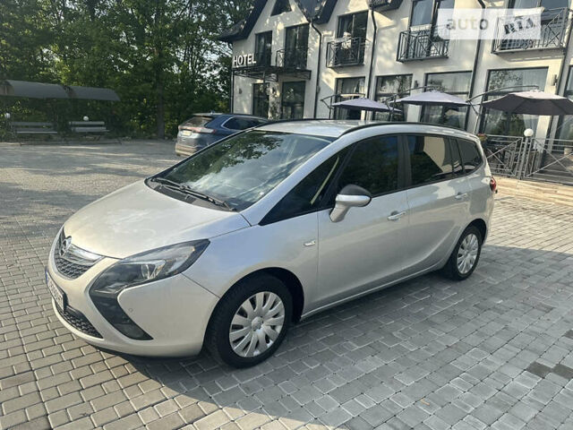 Серый Опель Zafira Tourer, объемом двигателя 2 л и пробегом 320 тыс. км за 9200 $, фото 1 на Automoto.ua