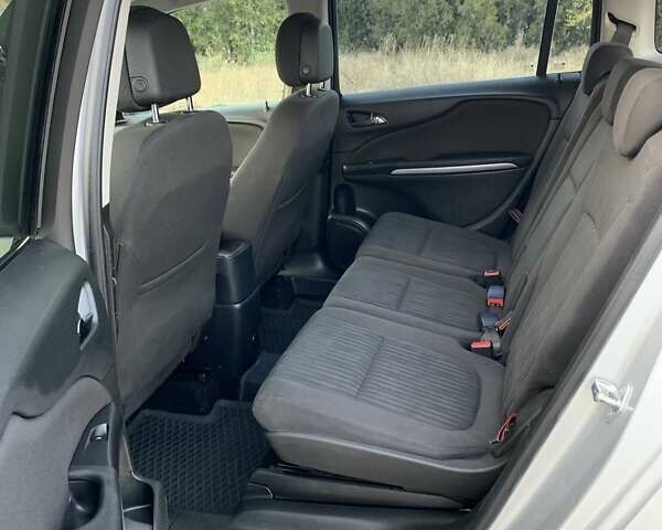 Опель Zafira Tourer 2014 у Дніпро (Дніпропетровську) на Automoto.ua Сірий Опель Zafira Tourer, об'ємом двигуна 2 л та пробігом 180 тис. км за 9300 $, фото 15 на Automoto.ua