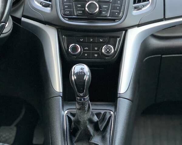 Опель Zafira Tourer 2014 у Дніпро (Дніпропетровську) на Automoto.ua Сірий Опель Zafira Tourer, об'ємом двигуна 2 л та пробігом 180 тис. км за 9300 $, фото 8 на Automoto.ua